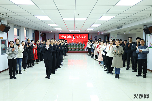 巾帼绽芳华,逐梦新火爆!火爆网为员工发放女神节礼品!