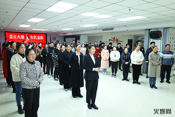 巾帼绽芳华,逐梦新火爆!火爆网为员工发放女神节礼品!